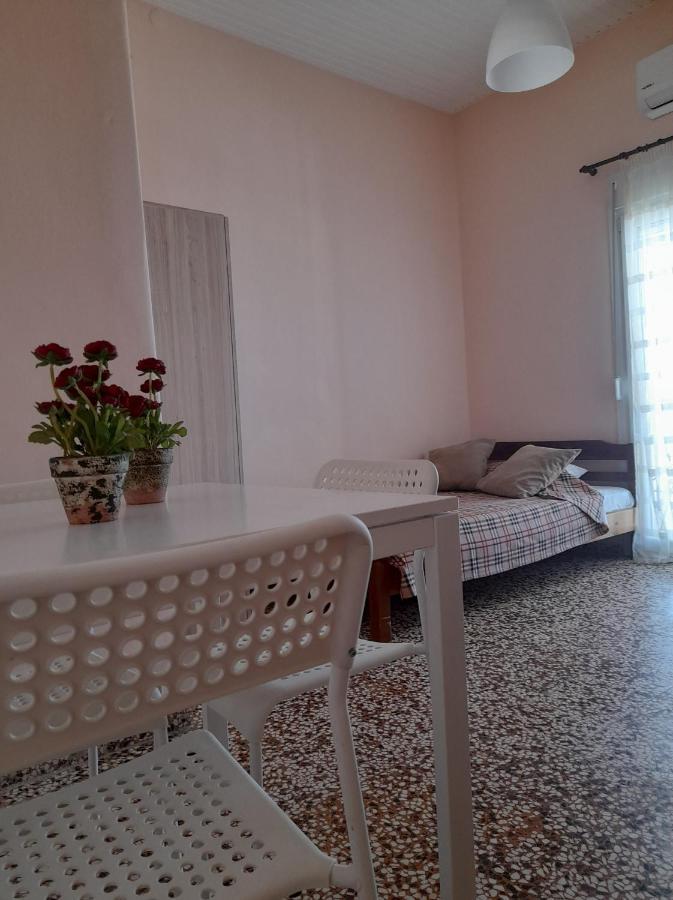 isalos apartments studios Neo Epivates Exterior foto